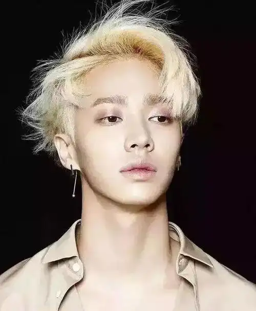 男生三七分怎么梳好看 逗号刘海让你帅炸天