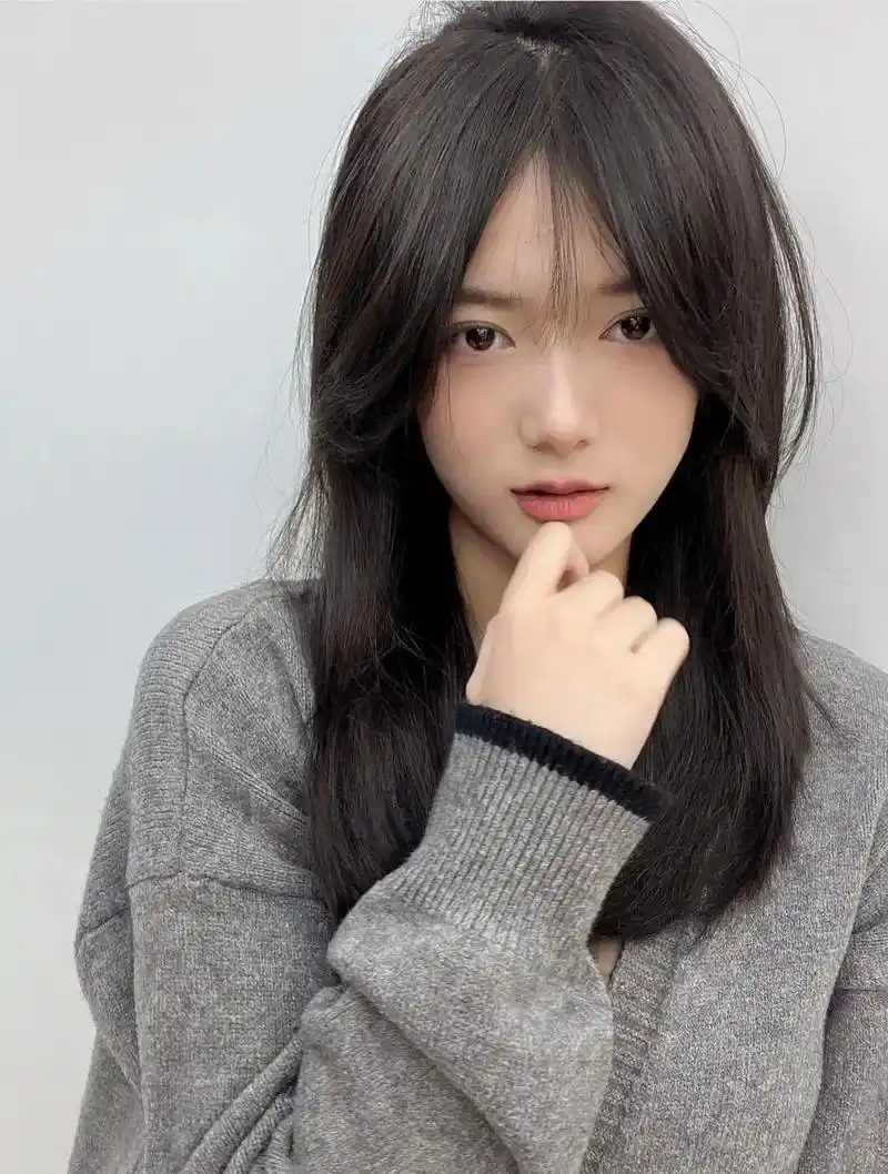 圆脸发型推荐春秋发色推荐自然随意的空气感刘海完美修 - 抖音