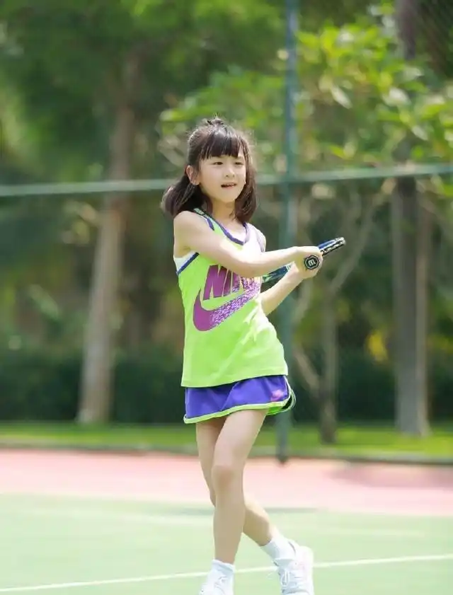 森碟海量成长照曝光,盛世美颜逆天长腿不输女明星