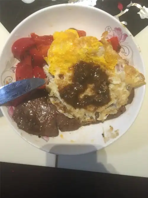 下牛排 出锅 装盘(此处省略一万字 没照做菜的照片)就有了下面的牛排