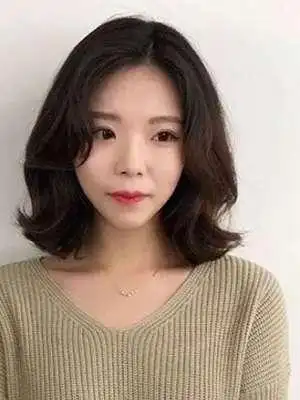 齐肩短发烫发发型内扣时髦又修颜瘦脸