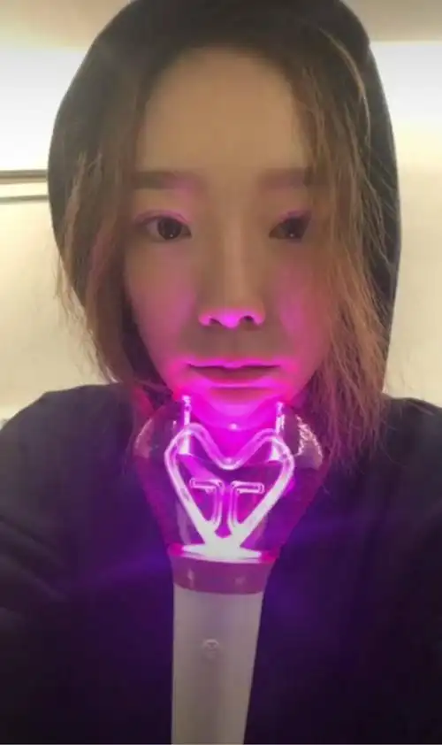 从媲美灯塔的itzy应援环所引起的爱豆展示应援棒大赛