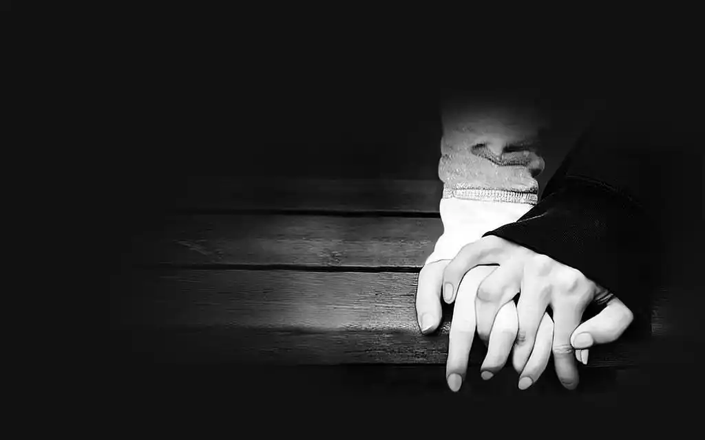 浪漫情侣牵手桌面壁纸