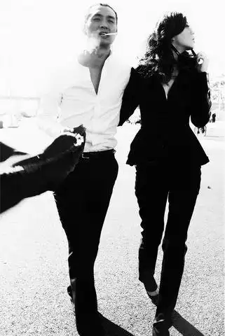 组图黄觉林申周伟童拍黑白大片演绎激情城市