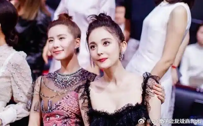 刘诗诗古力娜扎合照梦回轩辕剑