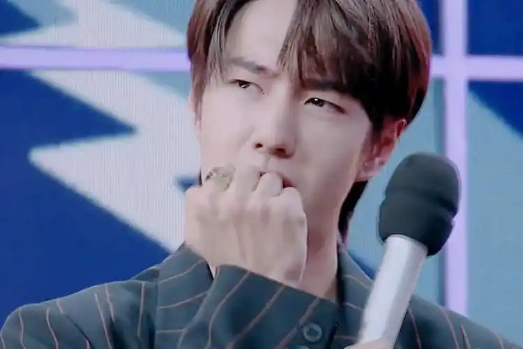 众所周知酷盖的另一面是憨憨王一博