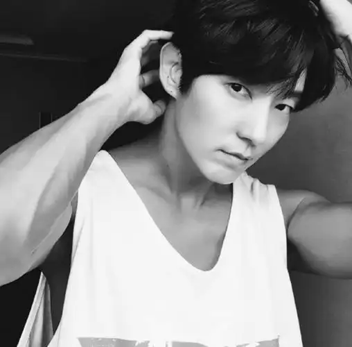 上过热搜的38岁不老男神李准基