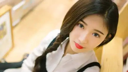 黄色调小清新美女图书馆图片壁纸0519201080