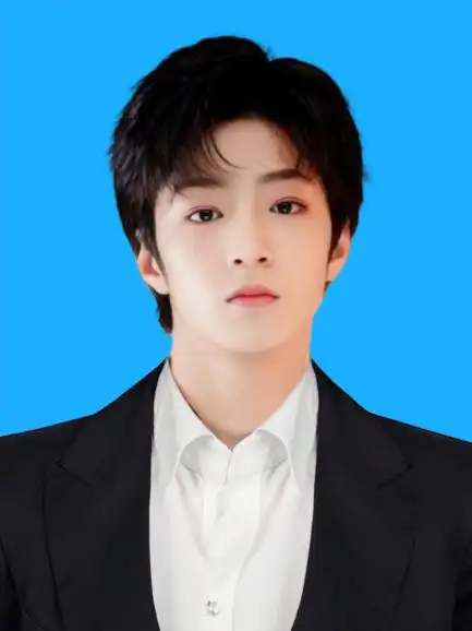 刘耀文超话92#刘耀文 狙心少年#自制证件照×3换上西装变成大人的