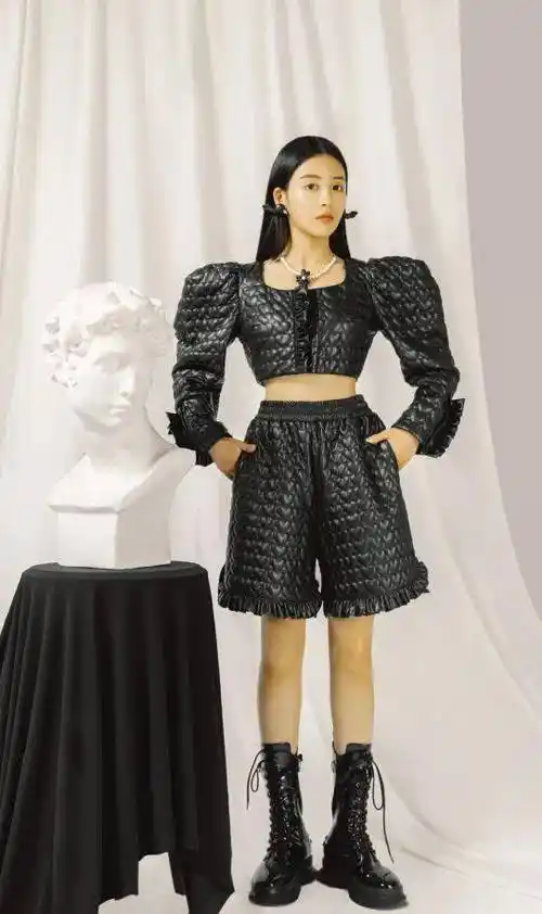 女明星的靴子有什么特别之处