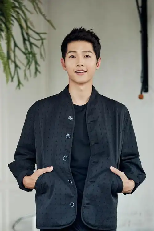 宋仲基军舰岛采访活动图片89