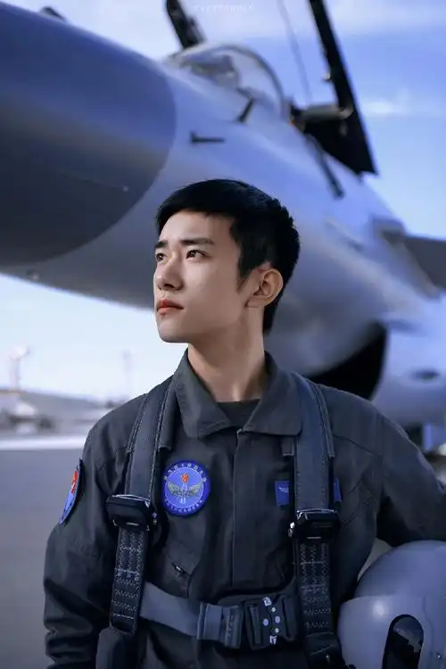 易烊千玺为空军招飞宣传