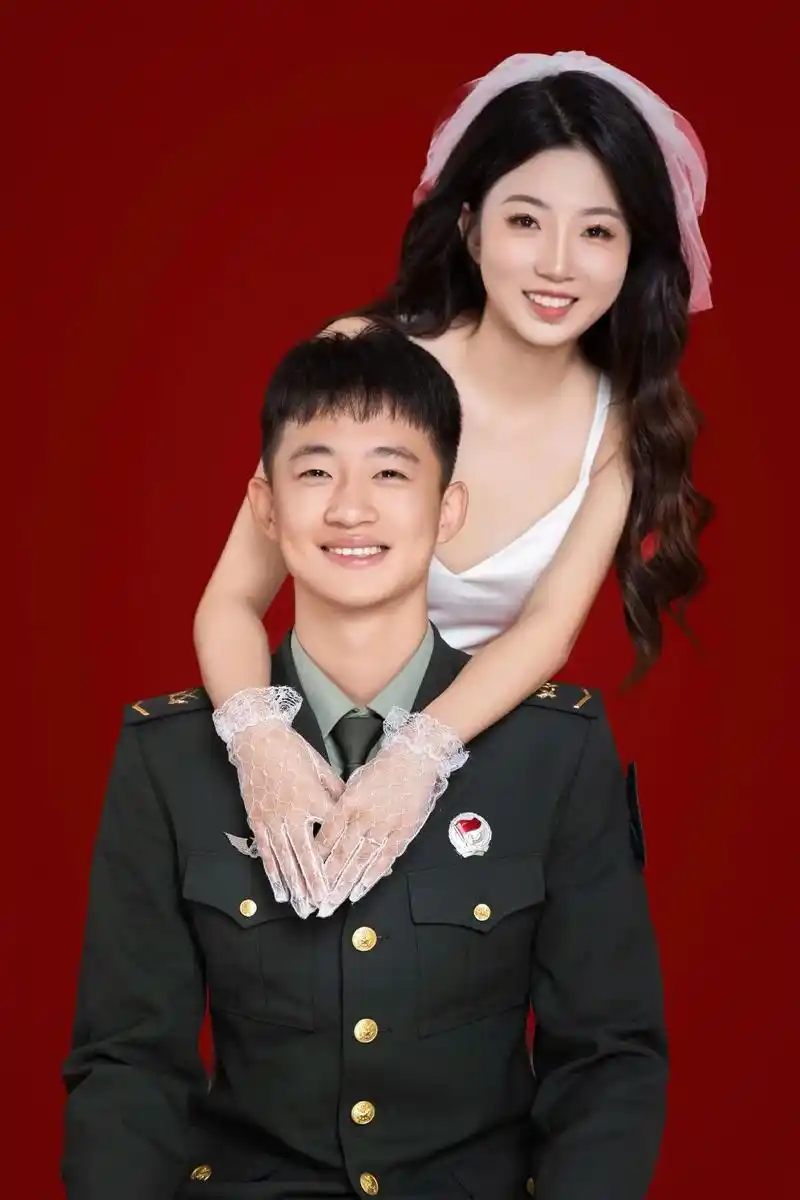 和最爱的人,穿最美的衣服#军装婚纱照 - 抖音