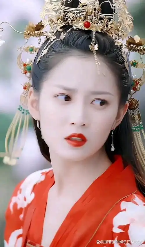 陈钰琪,是一位倾国倾城的绝世美人,她的出现让人间为之惊鸿一瞥,盛世