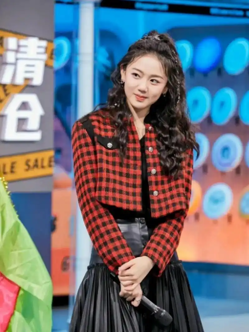 许嵩女朋友冯禧被湖南卫视给打码了,这是怎么了? 67