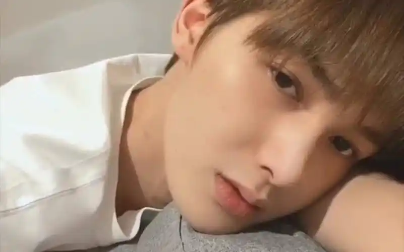 朱正廷睡前要清清爽爽刮胡子的廷哥素颜真是好绝