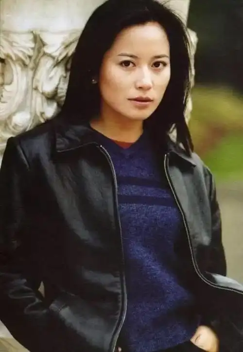 俞飞鸿真是越老越美!年轻时风姿绰约,52岁老了依旧风韵犹存