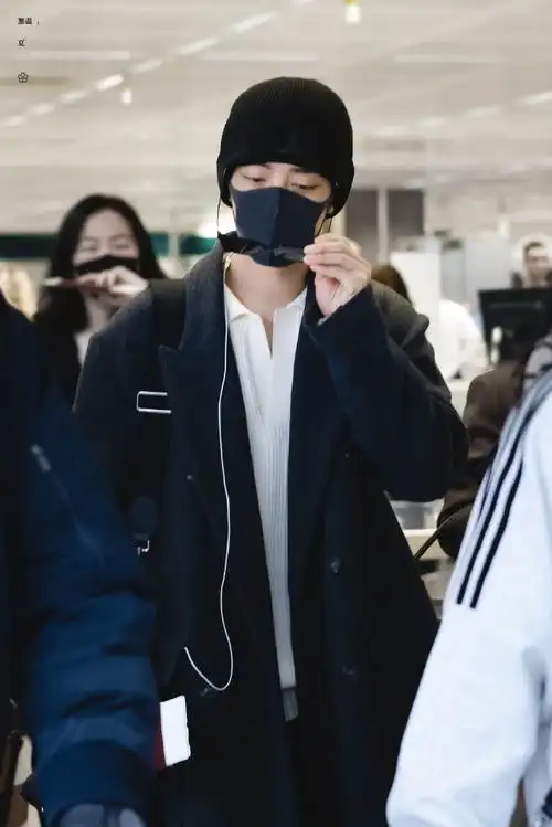 无尽夏·博君一肖蜀紅:蜀紅·肖战不要回头:不要回头·肖战穿搭指南