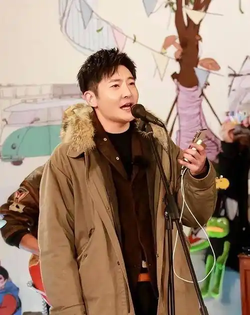 今晚在上海,43岁的郭京飞终于向婆婆证明了自己_父亲_卢若平_时候