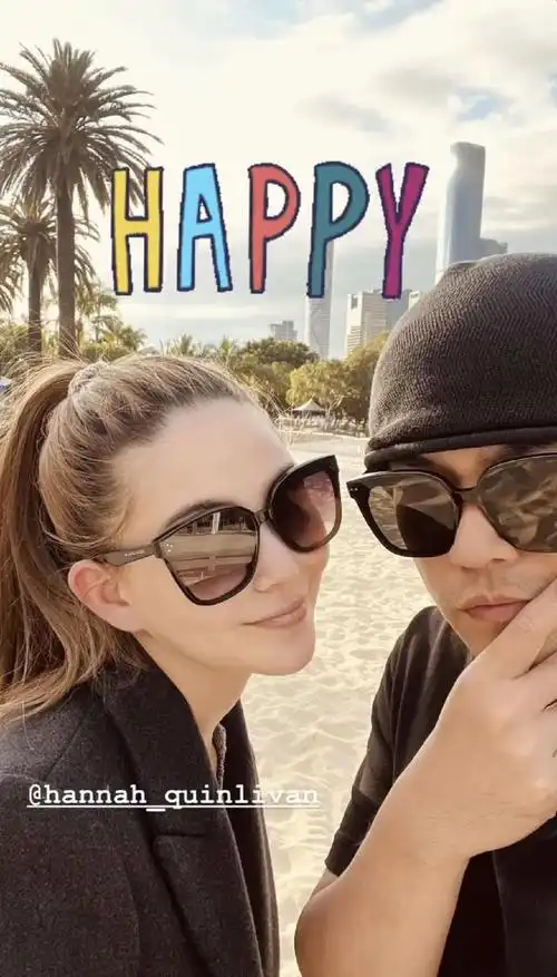 组图周杰伦晒合照为昆凌庆生两人凑近自拍秀恩爱很是甜蜜