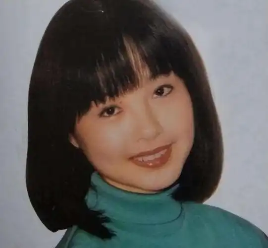 回顾主持人鲁豫一婚嫁美国人二婚嫁初恋52岁一个人生活