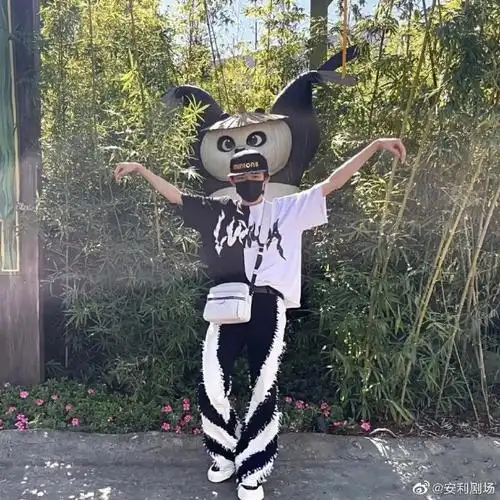 宋亚轩的影子好像霸王龙