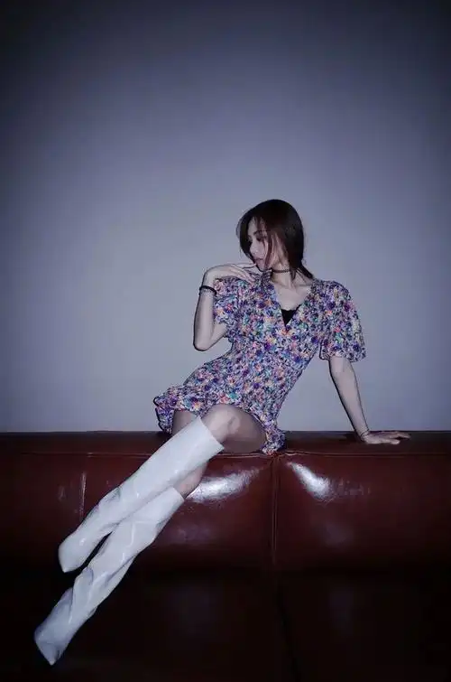 关晓彤的长靴专治不完美腿形