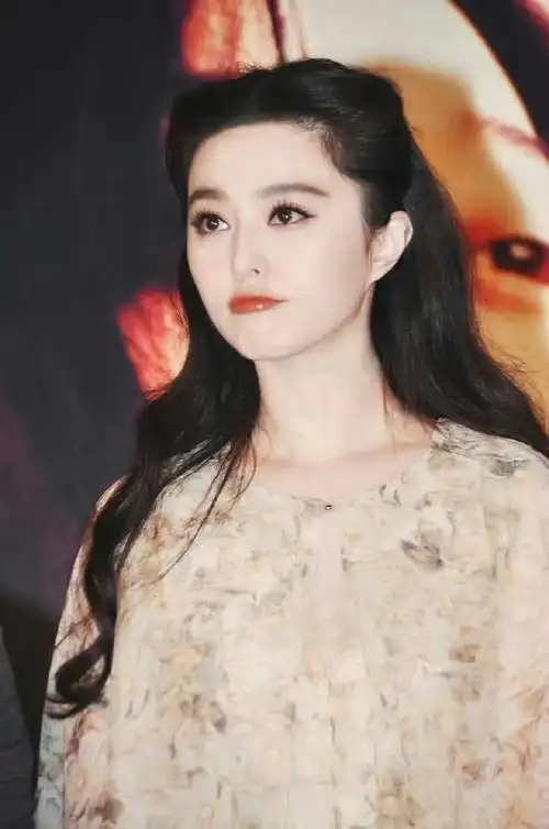 范丞丞也是鸡嘴耳,和范冰冰同款.耳垂尖者伶牙俐齿,吵架不输.