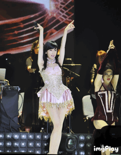 51岁周慧敏近照曝光,皮肤比18岁少女还白嫩,网友:仙女人形娃娃