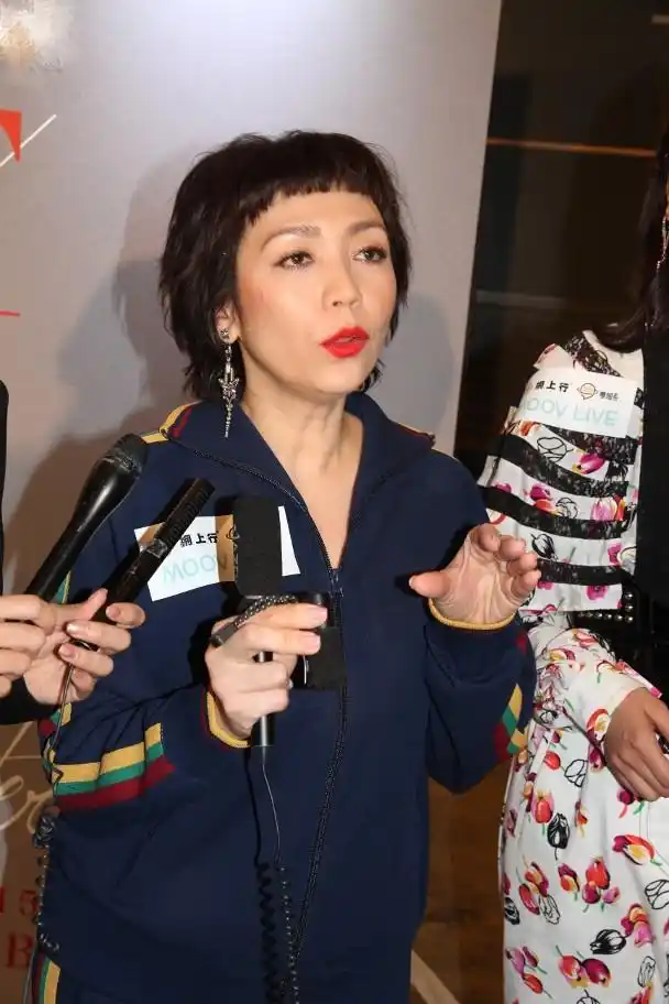 陈洁仪否认与邓萃雯出柜:都是网上的人在乱讲