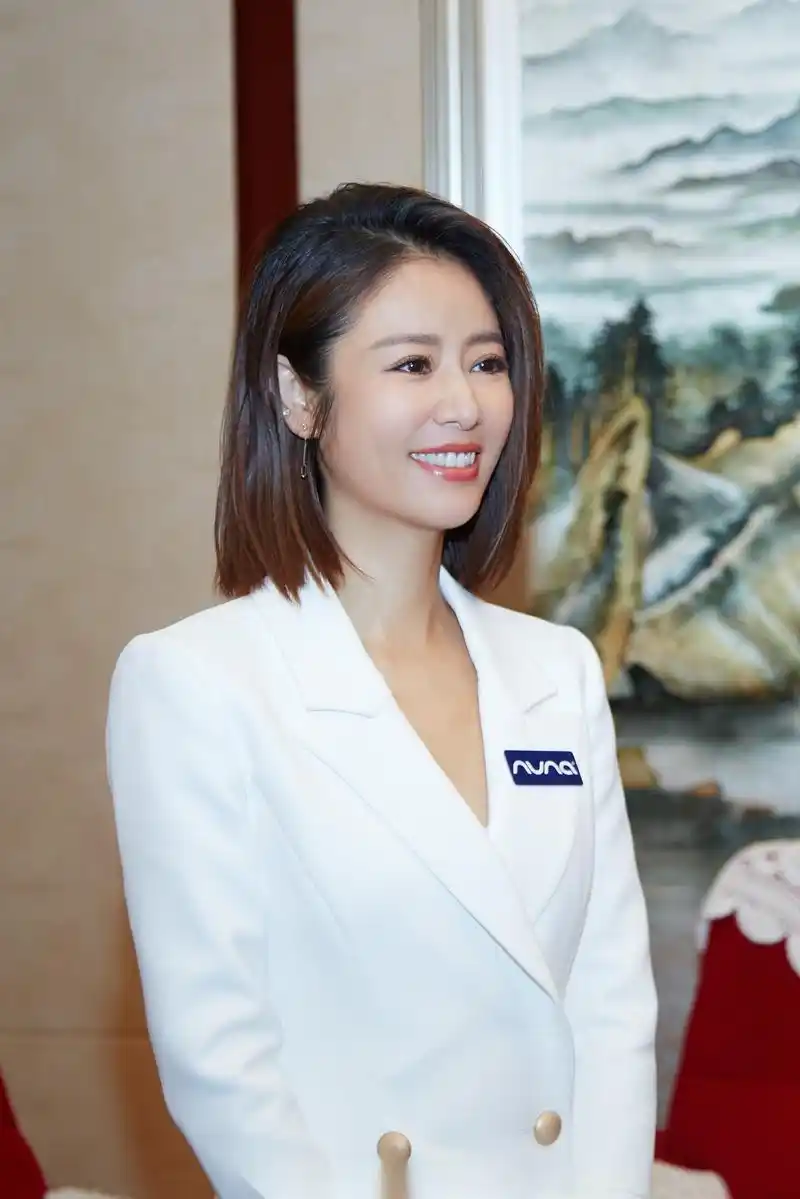 10月12日,林心如作为品牌爱心大使现身2019"一带一路"框架下的残疾人