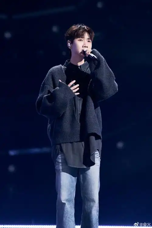 汪苏泷2024十万伏特巡回演唱会##汪苏泷2024巡演概念海报