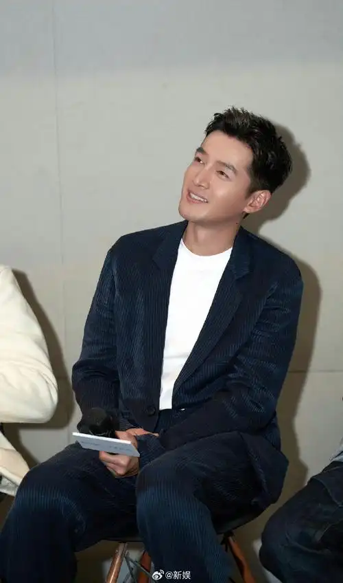 胡歌早f晚e##胡歌删博后发自拍##新娱