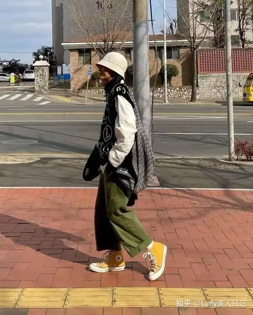 长相一般怎么穿瞧韩国潮酷博主撞色穿搭穿出风格堪比整容