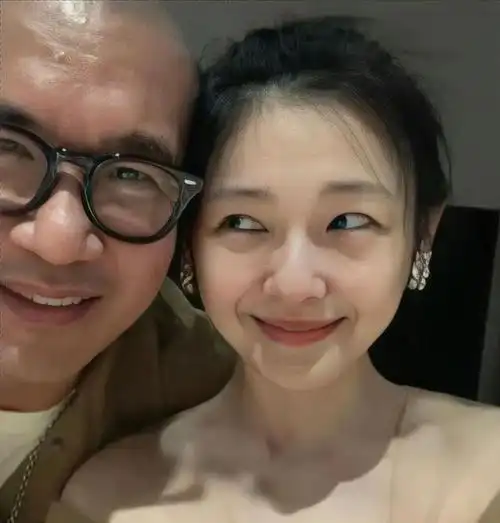 大s不仅凭借近期的热度助力丈夫事业,还为自己的复出造势.