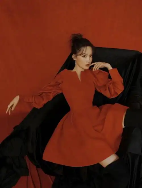 李沁温暖的抱抱首映礼粉丝互动(温暖的抱抱首映票房破亿)(5)