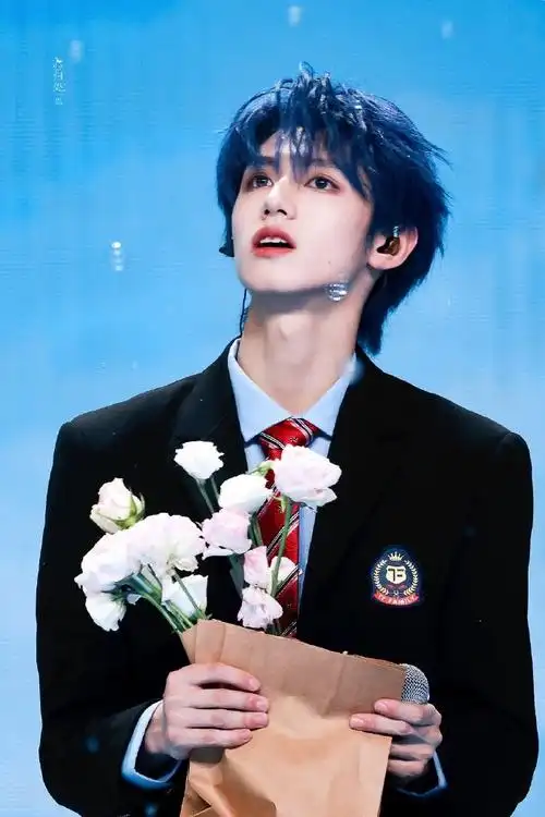 朱志鑫炸毛了#好可爱的词条,看完炸毛的小猫也来看看顺毛的朱志鑫@tf