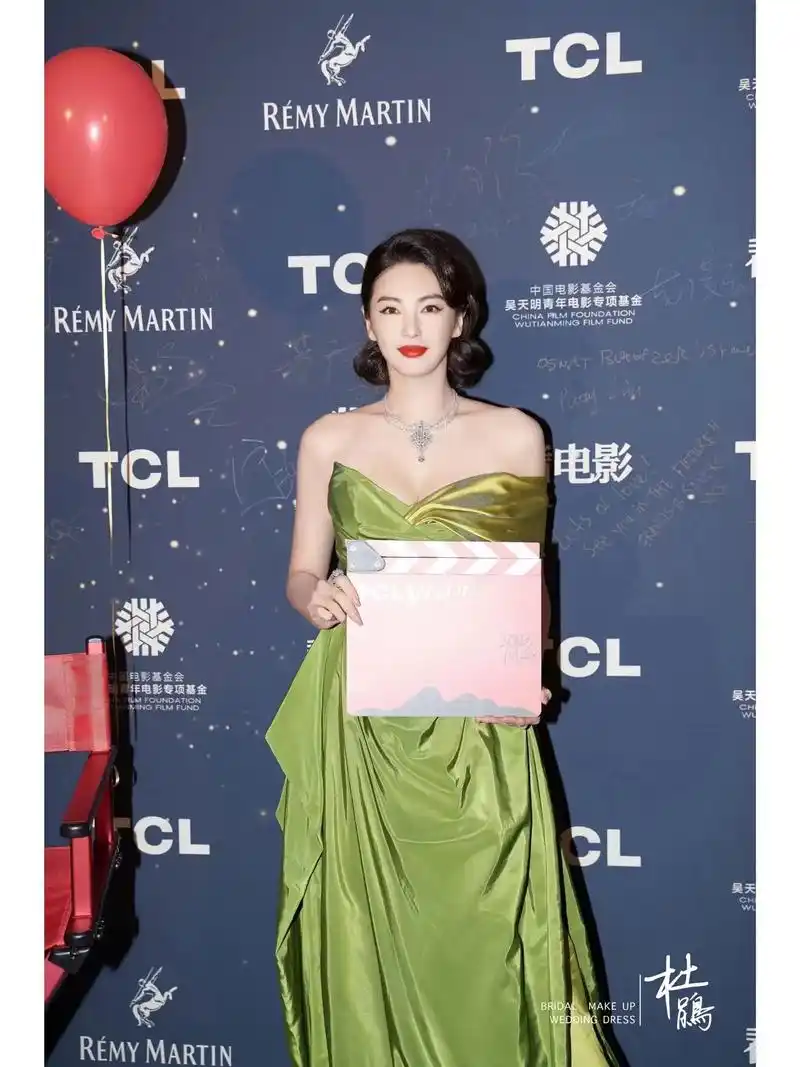 十年轮回,再现经典.张雨绮戛纳晚宴 红唇配绿色礼服 性感优人 - 抖音