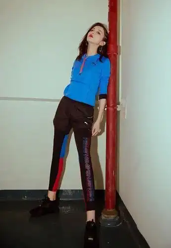 古力娜扎新造型公开穿无痕裤只为秀腿轻松碾压腿精李溪芮