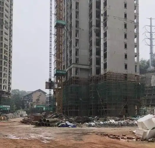 复工无期绝望再次浮现克拉美丽山庄近200名业主再维权