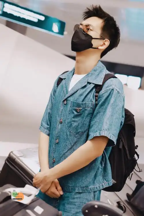 prada代言人李现##李现米兰时装周##今日星拍放送