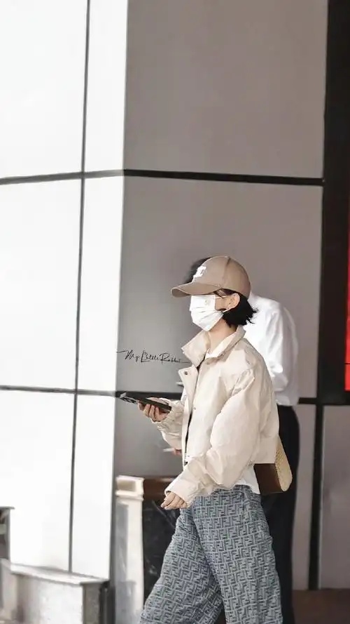 赵丽颖短发进组