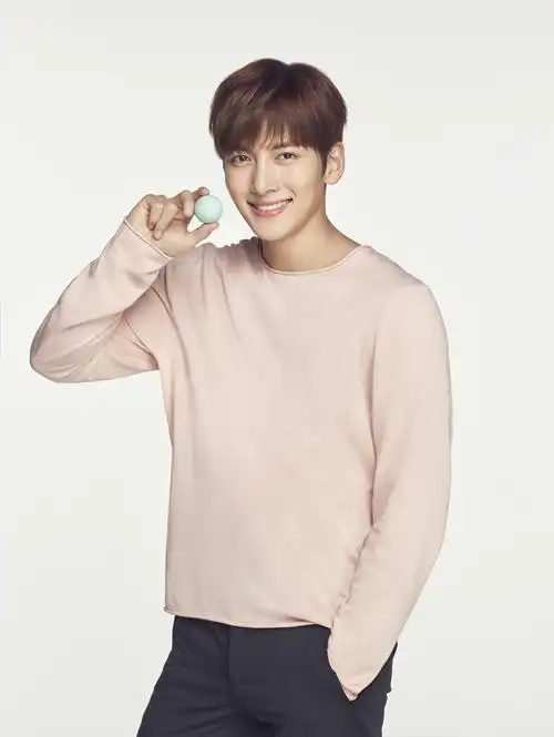 池昌旭成为eos首位男性大中华代言人