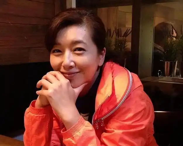 演员田小洁从工人到演员娶女神江珊为妻事业爱情双赢