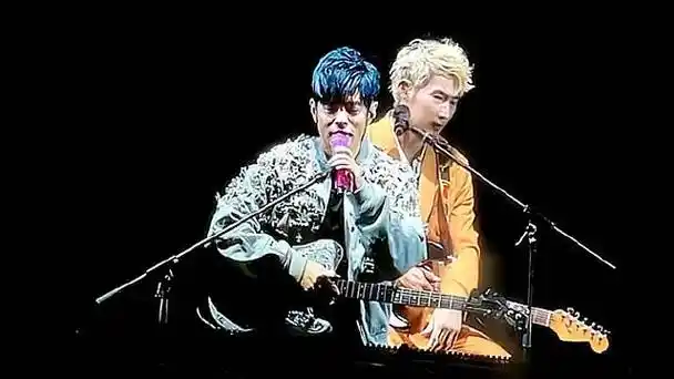 王俊凯 周杰伦《彩虹》吉他弹唱舞台 吉他小王子重返舞台! 好有魅力啊