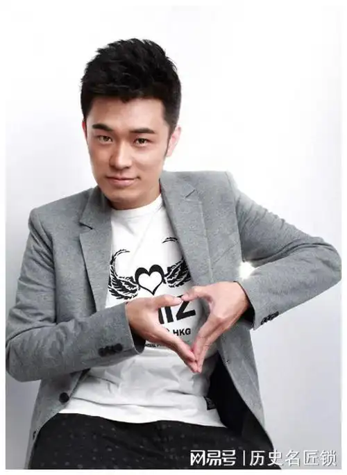 陈赫晒幸福背影照网友感慨全家幸福才是真正的幸福