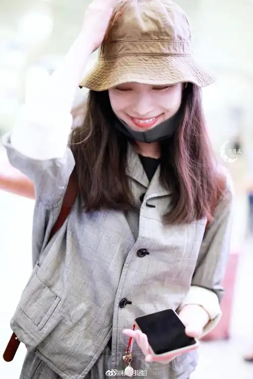 倪妮现身机场实力诠释什么是披麻袋都好看zt