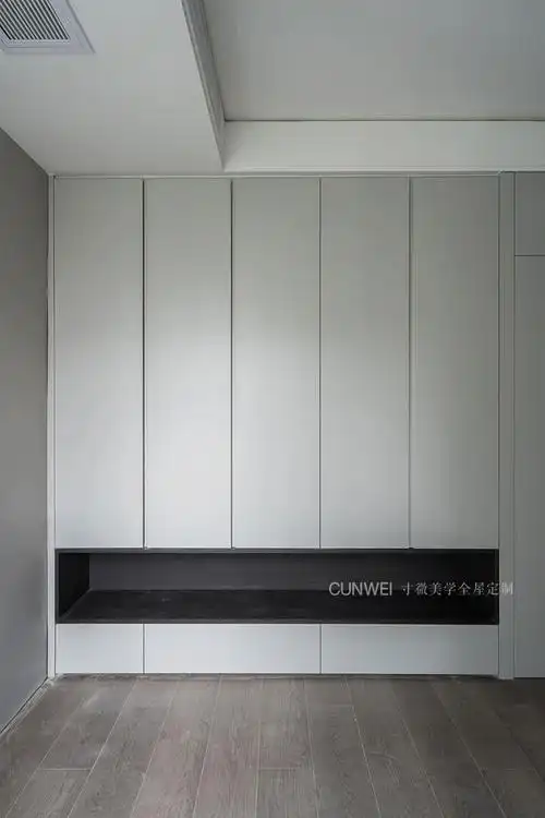 装一排柜子,中间塞个门,收纳和颜值都有了,合肥人装修建议看看