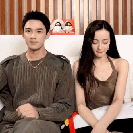 有种"盯妻"叫吴磊,眼神紧跟热巴不肯移开,甜到让群演掐人中