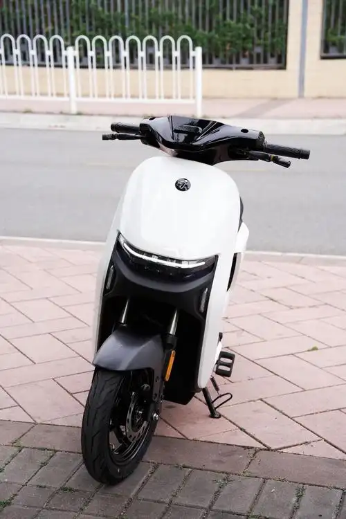 上班族外卖小哥首选九号nzmix电动车体验满足各种出行需求